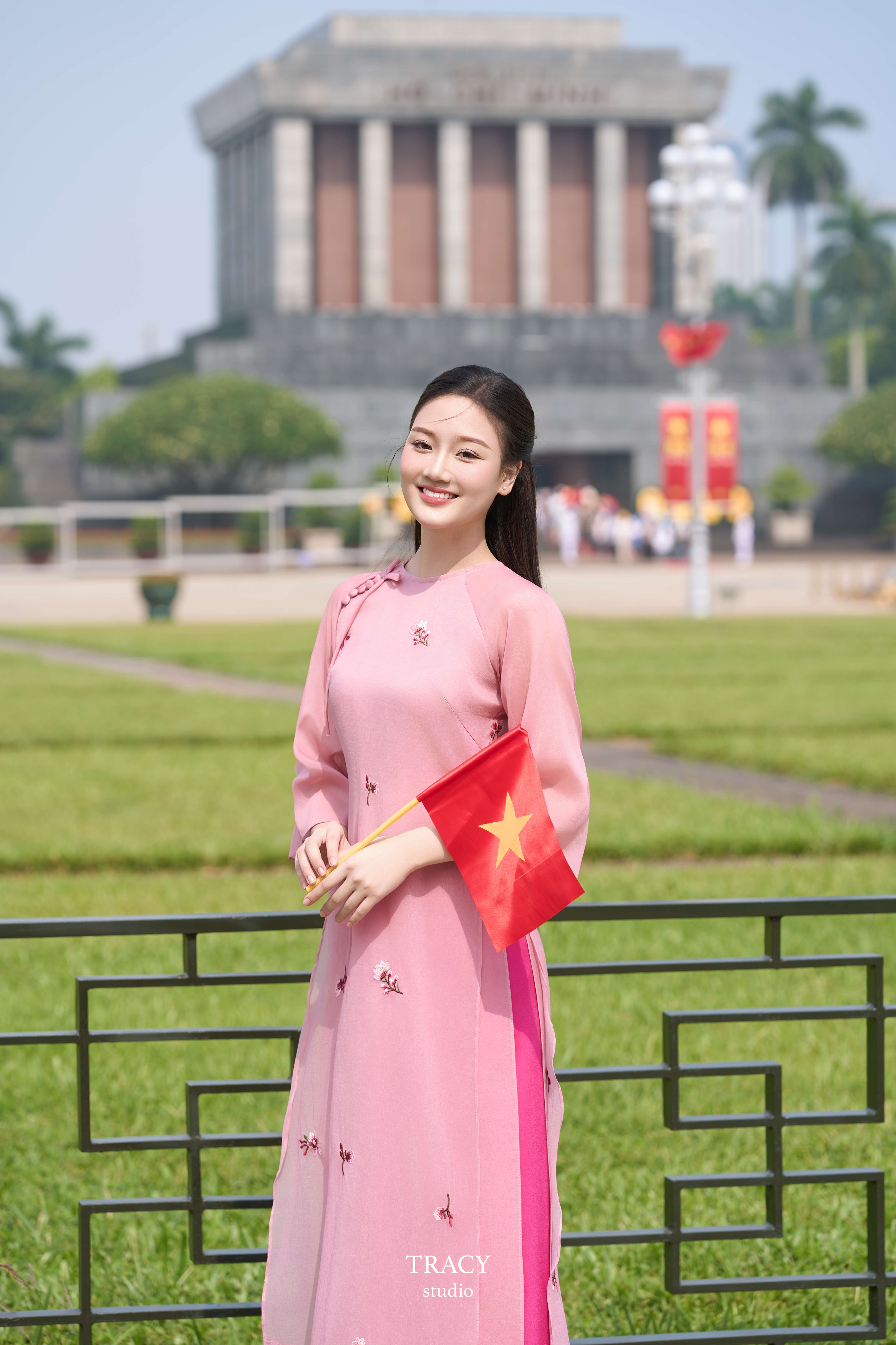 frontend/img/gallery/tinh-khoi-ao-dai-viet/tracy-studio-chup-concept-ao-dai-hong (4).jpg